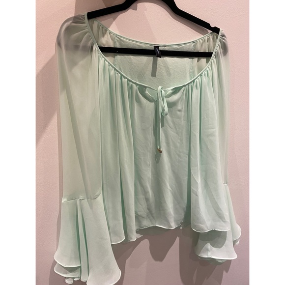 Guess by Marciano blouse - Picture 2 of 3